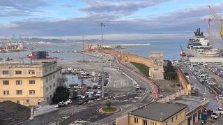 Ancona – Sul molo Clementino guerra infinita, il M5S: “Non si gioca sulla pelle della città”